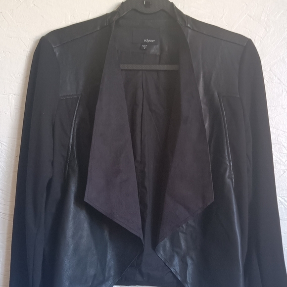 CLEARANCE SALE!! Edyson Women's Black Blazer - Picture 3 of 12
